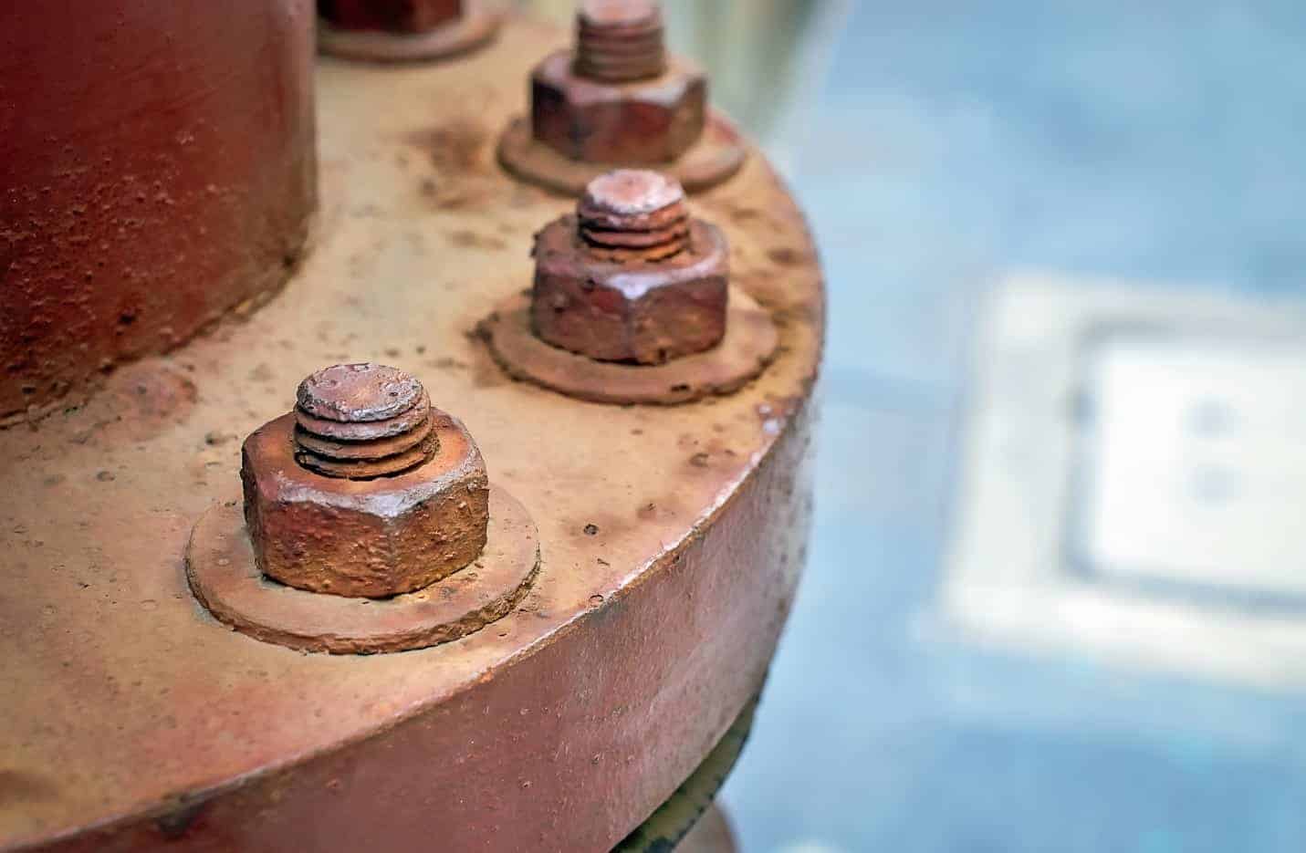 rusted bolt 002